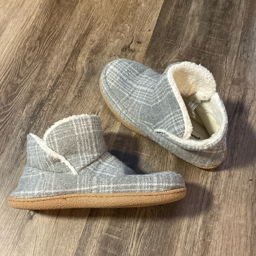 Dearfoam women’s slippers size large